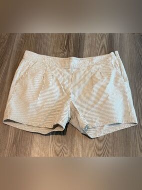 Toad & Co Nautical Seersucker Gray Stripe Pleated Shorts Organic Women’s size 14